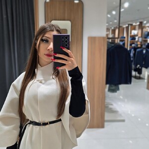 Ellamilano9