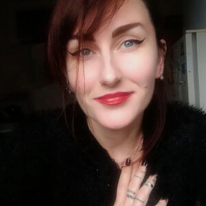 Helenred avatar