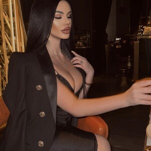 Evely_j avatar