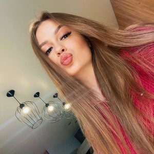 Chloe_Shine