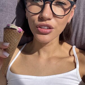 HotDoll19