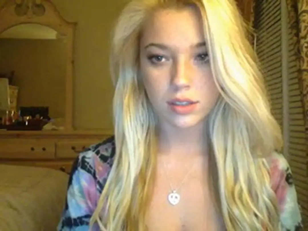 Nicolette22 show preview