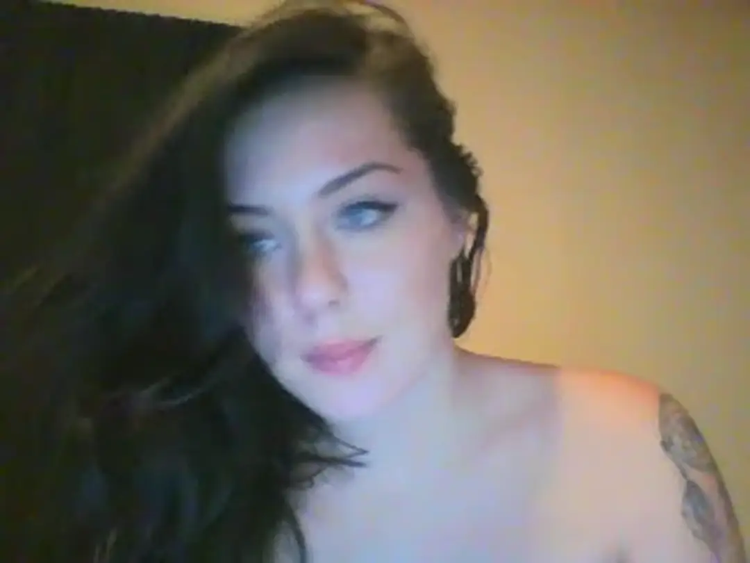 TinaLove19 show preview