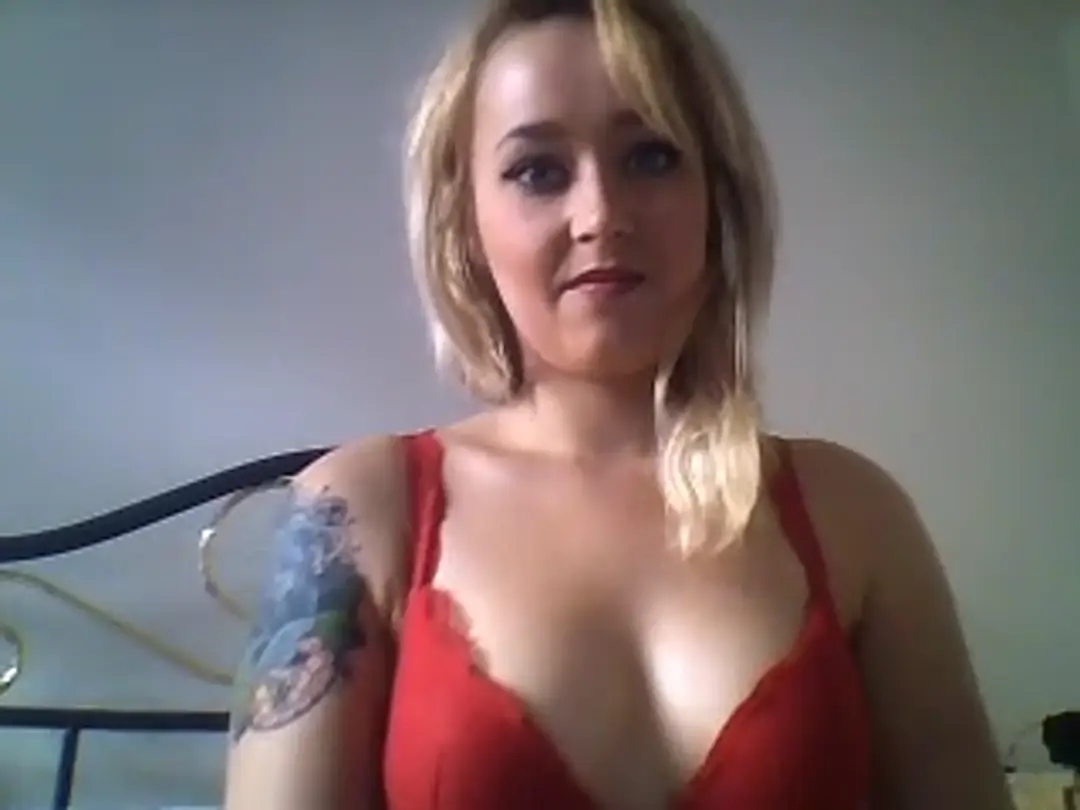 AyaLouise show preview