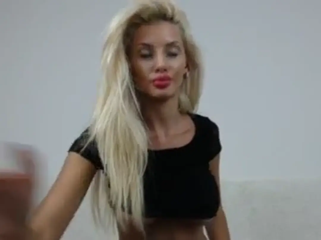 Lovesissi1 show preview