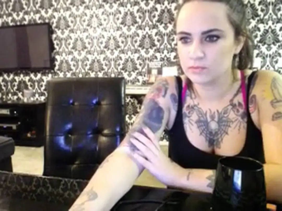 LeanneCrow show preview