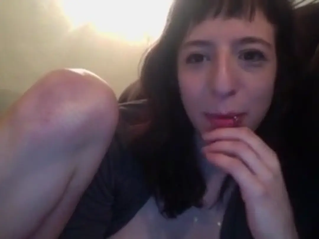 KissElla show preview