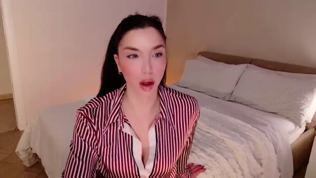 LolaNiceAss1 show preview