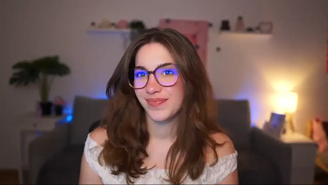 Kissiecat video #3158