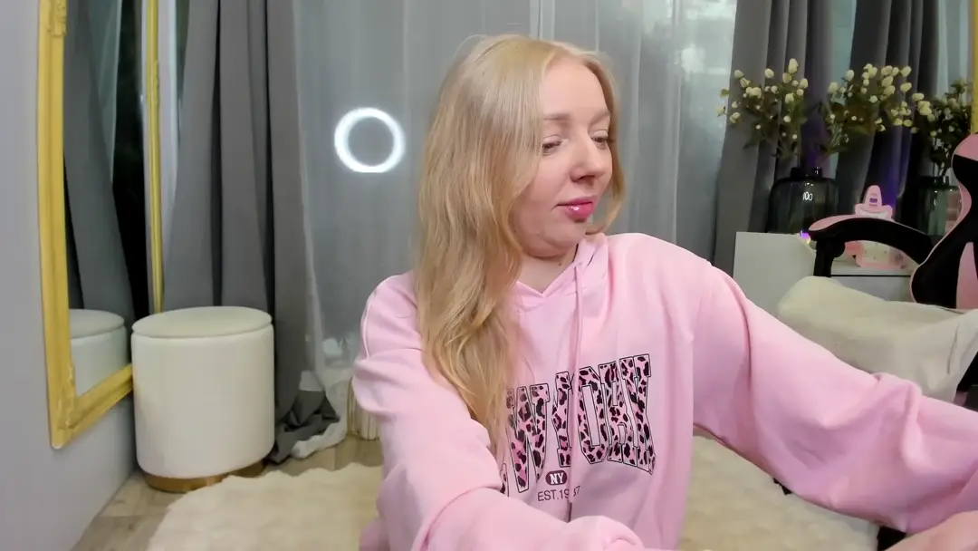 SundyRose show preview