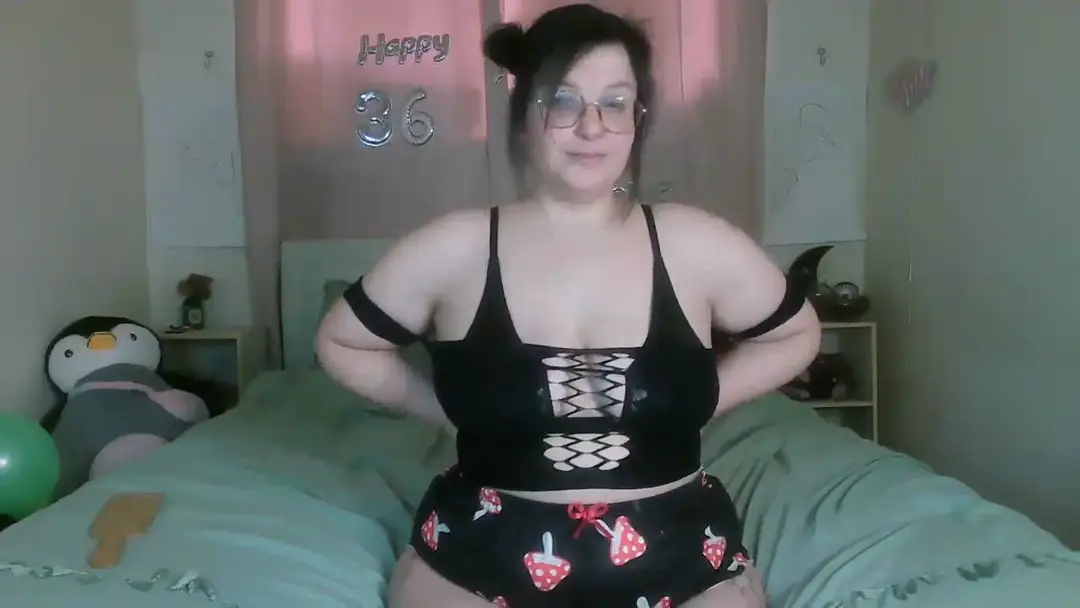 TiaLove show preview