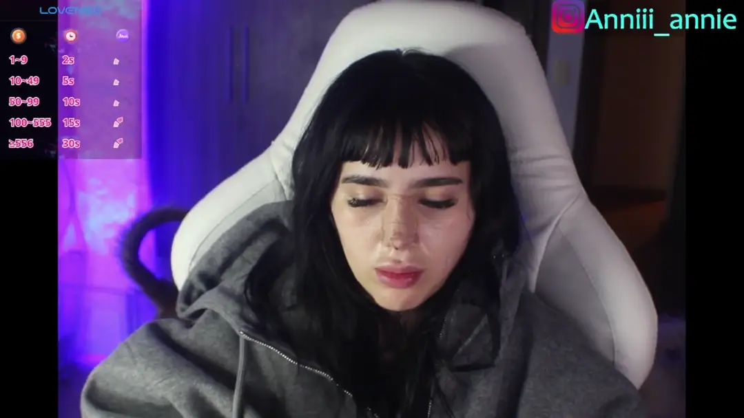 Annie_snow_ video #8243