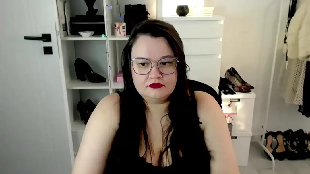 HollyKiss show preview