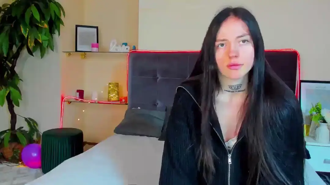 AdrianaCult show preview