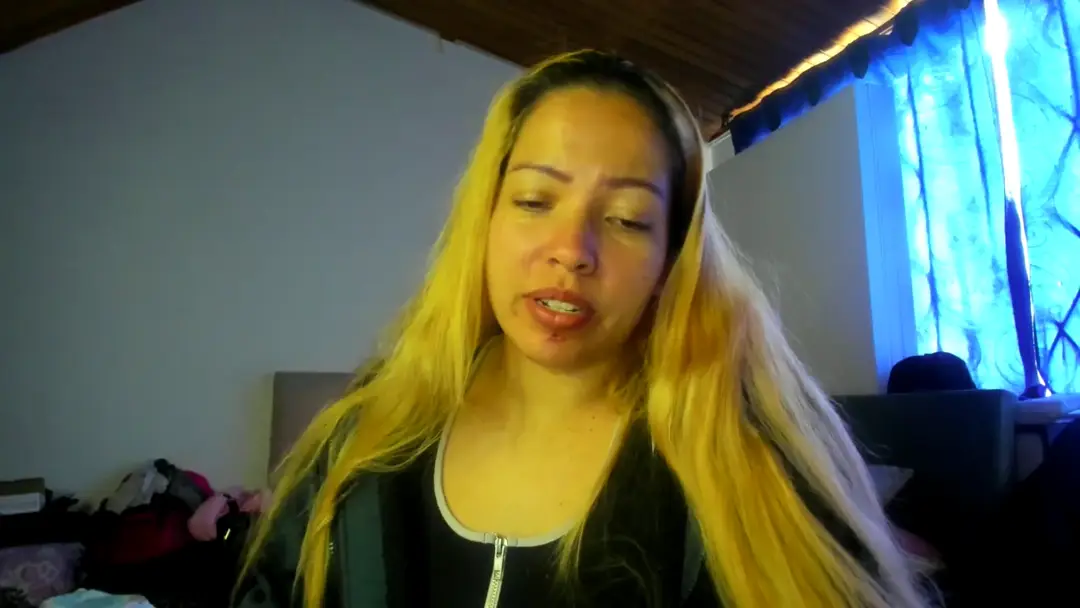 LaraCroft33 show preview