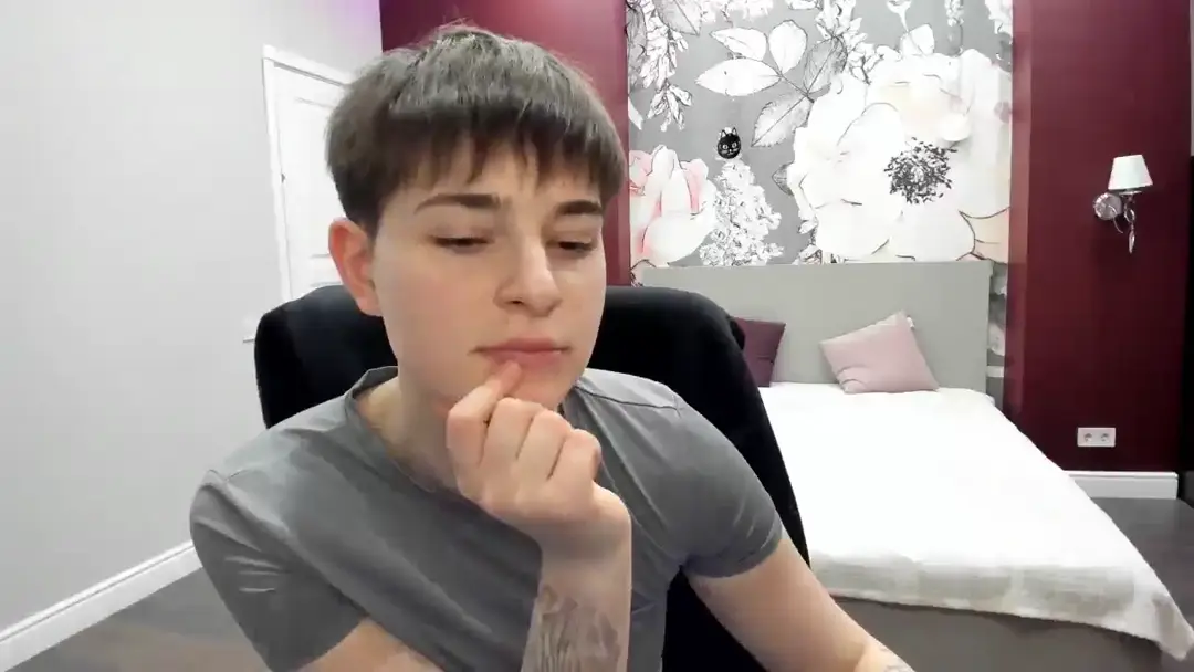 EmiliaYours show preview