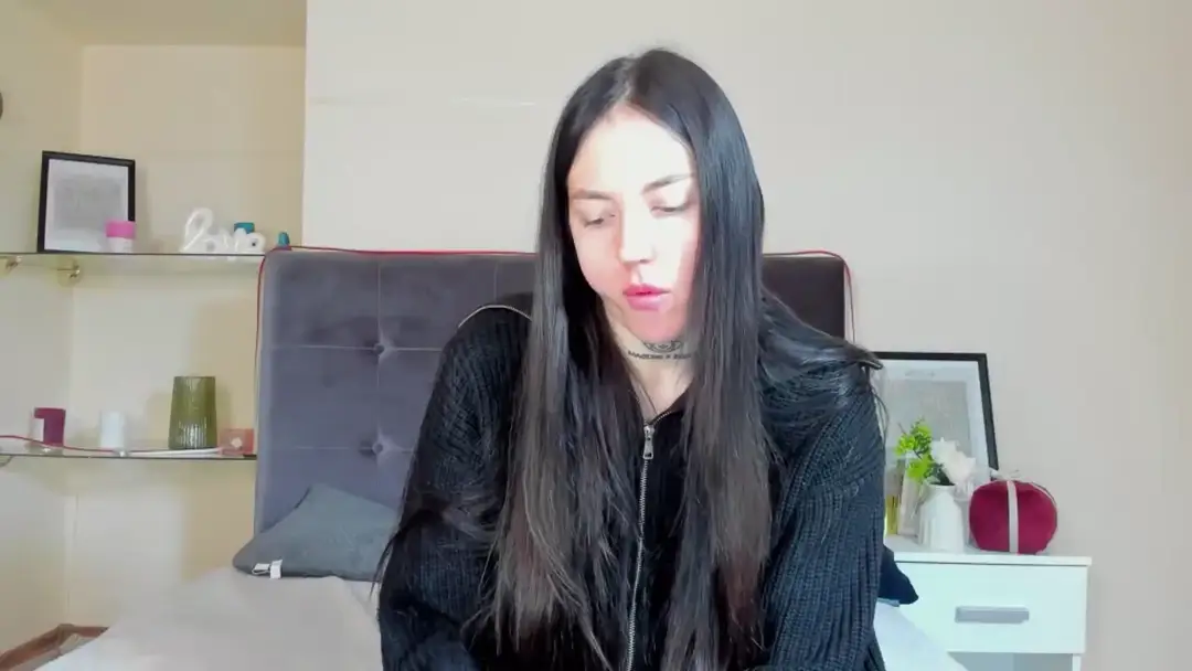 AdrianaCult show preview