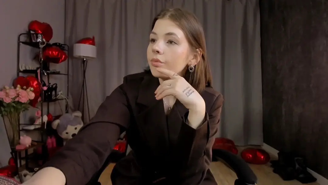 Anna_trueno show preview