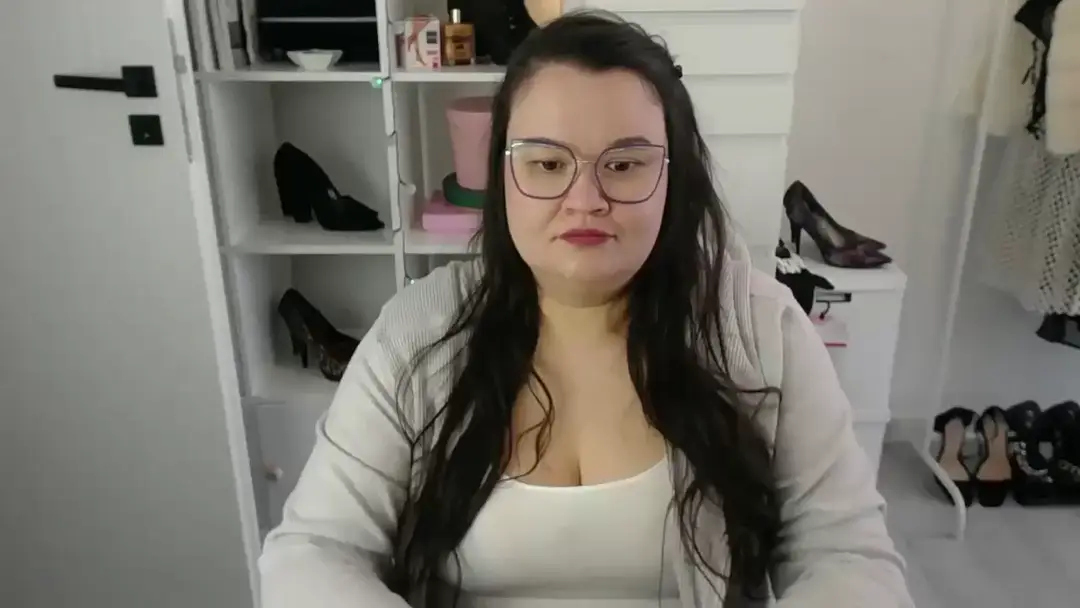 HollyKiss show preview