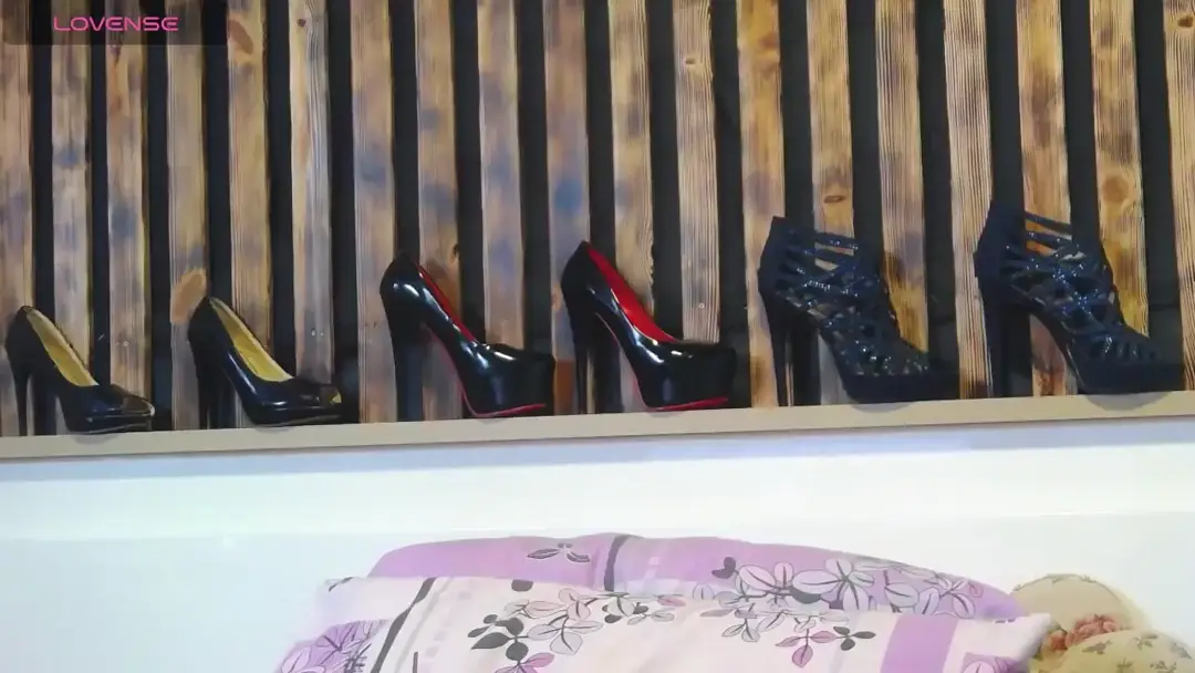 LeliaRoss show preview