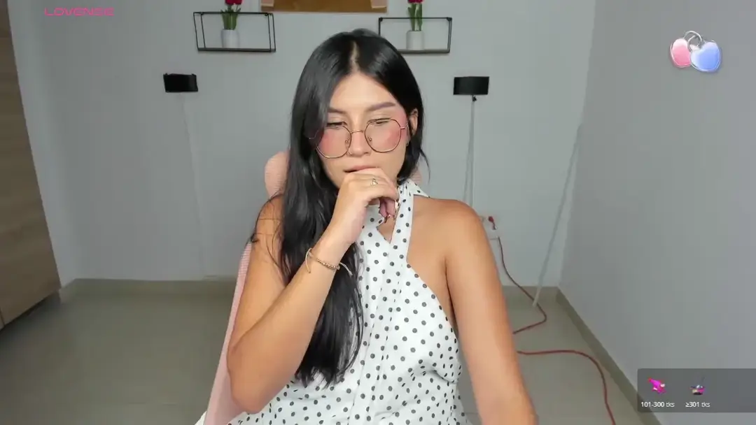 Emycutexx show preview