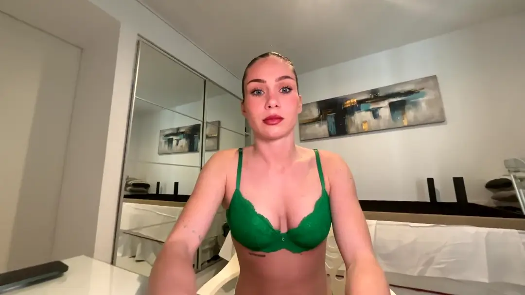 English_Lola show preview