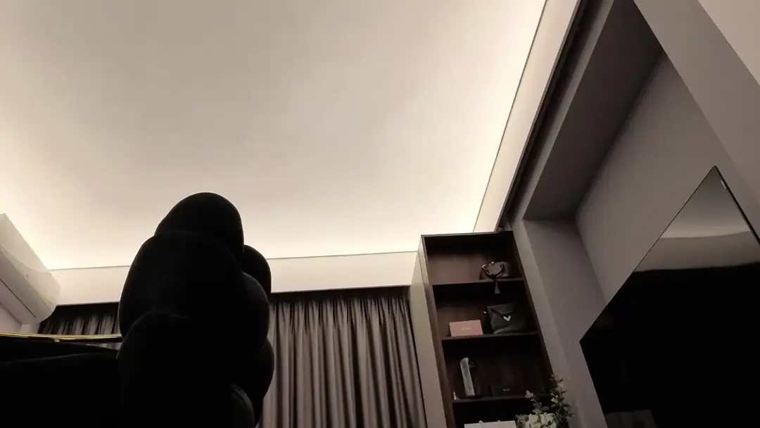 IrisNoire show preview