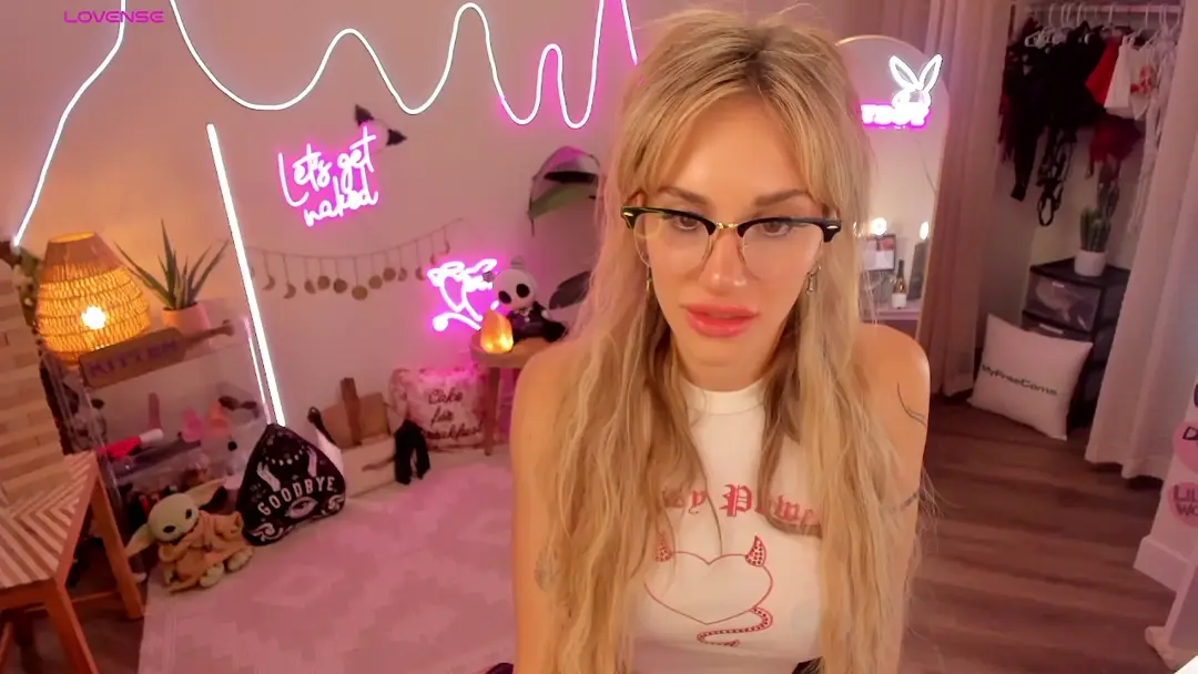 LillieQ show preview