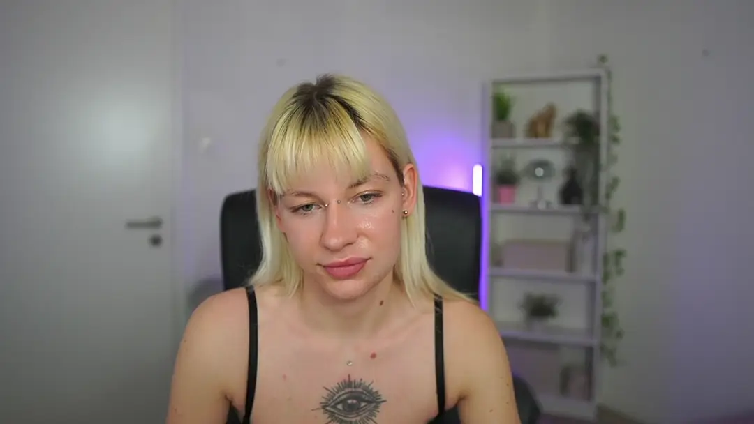 Nadia_18 show preview