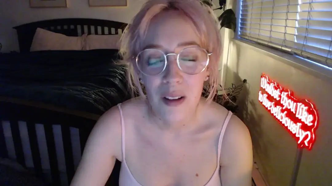 MyFreeCams nahlahoney thumbnail