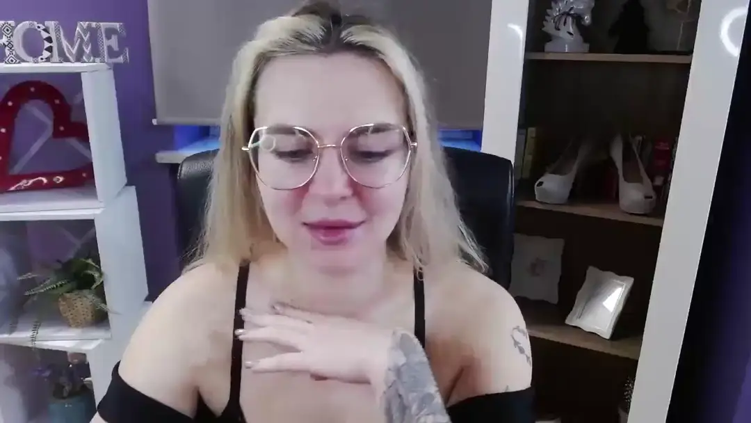 ZoeyDelight show preview