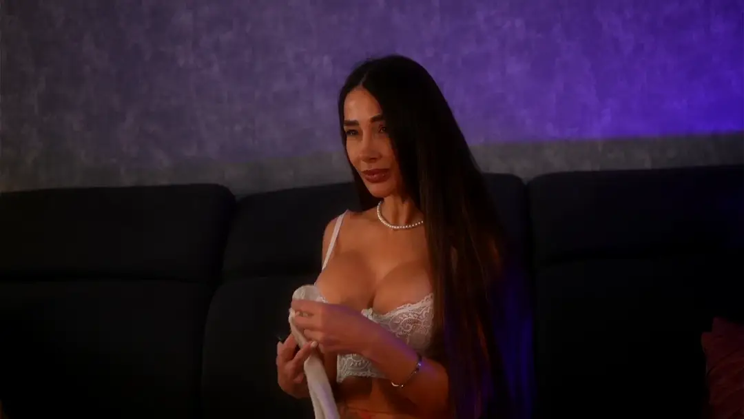 Myriamfox show preview