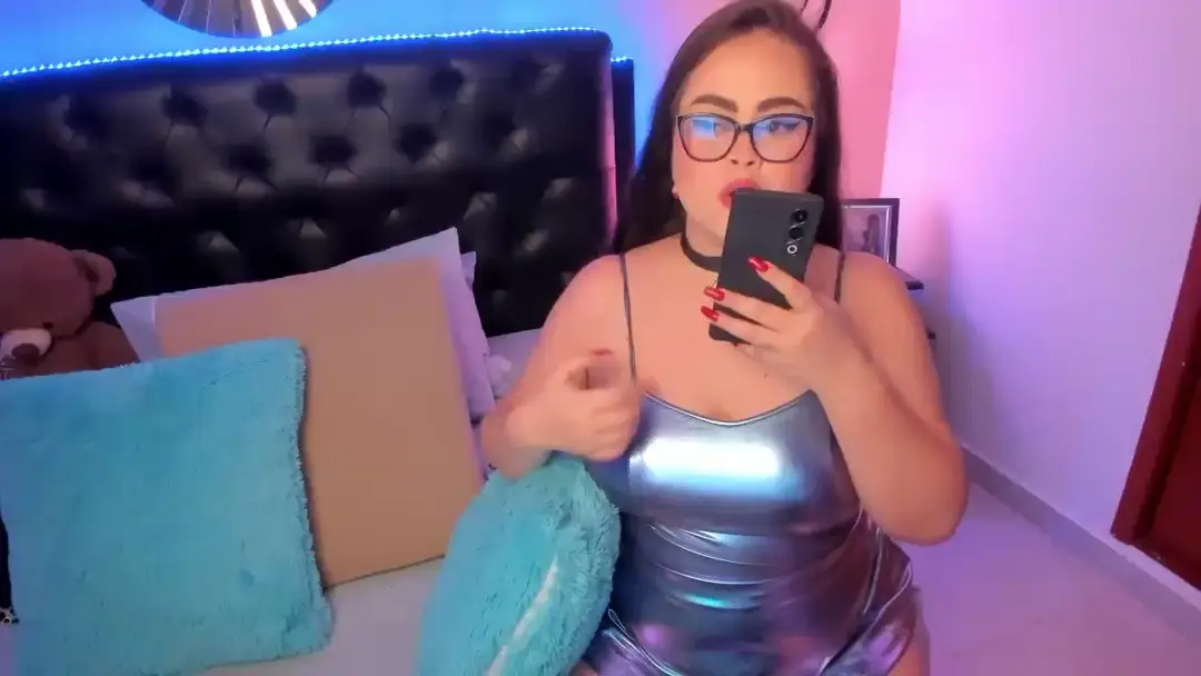 Oliviajoness show preview