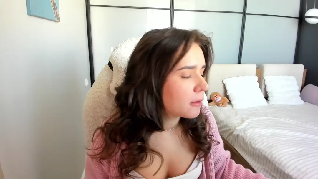 Ellies_Smile show preview