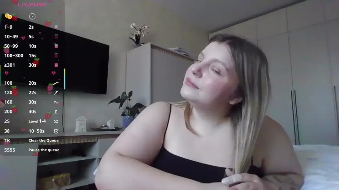 MikaKittyy show preview