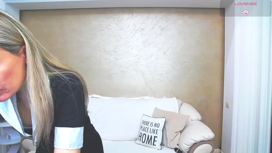 JulieDalton show preview