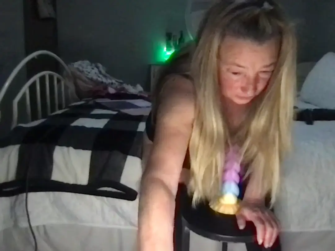 MilfLacey show preview