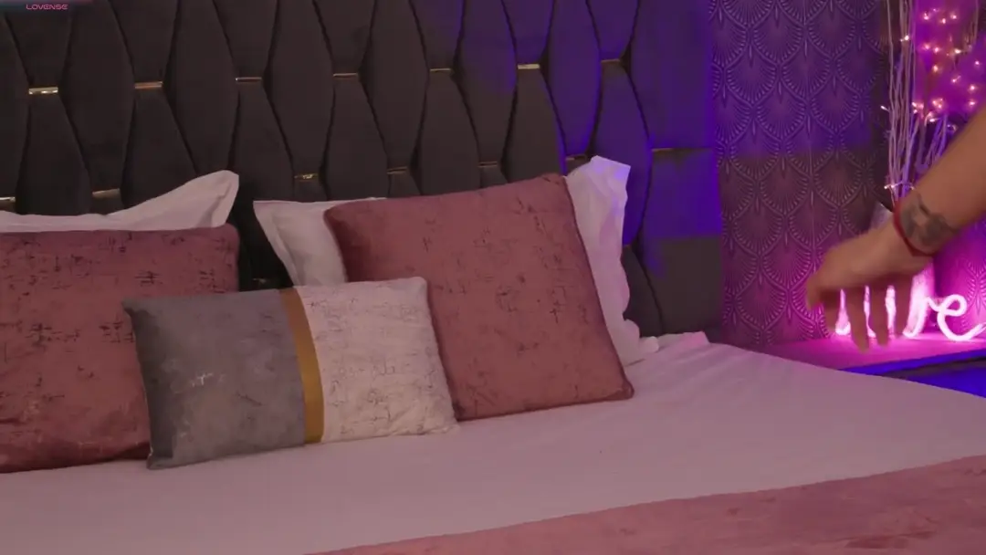 EvieeBliss show preview