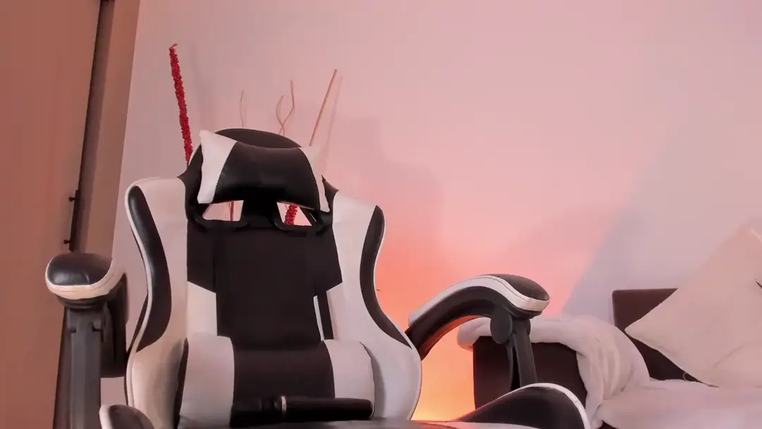 ChloeMoreti show preview