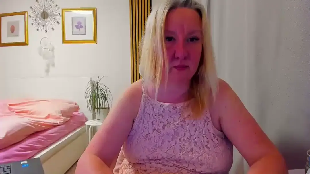 Christine31 show preview