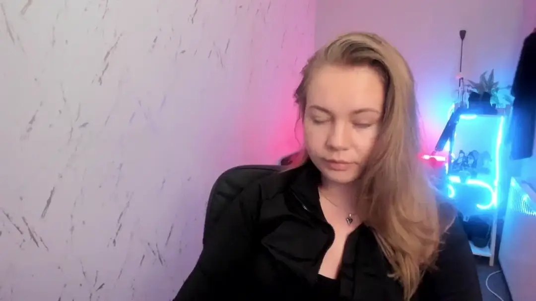 Holly_XXX show preview