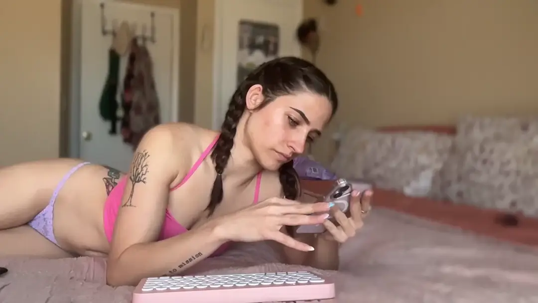 Kyaloves show preview