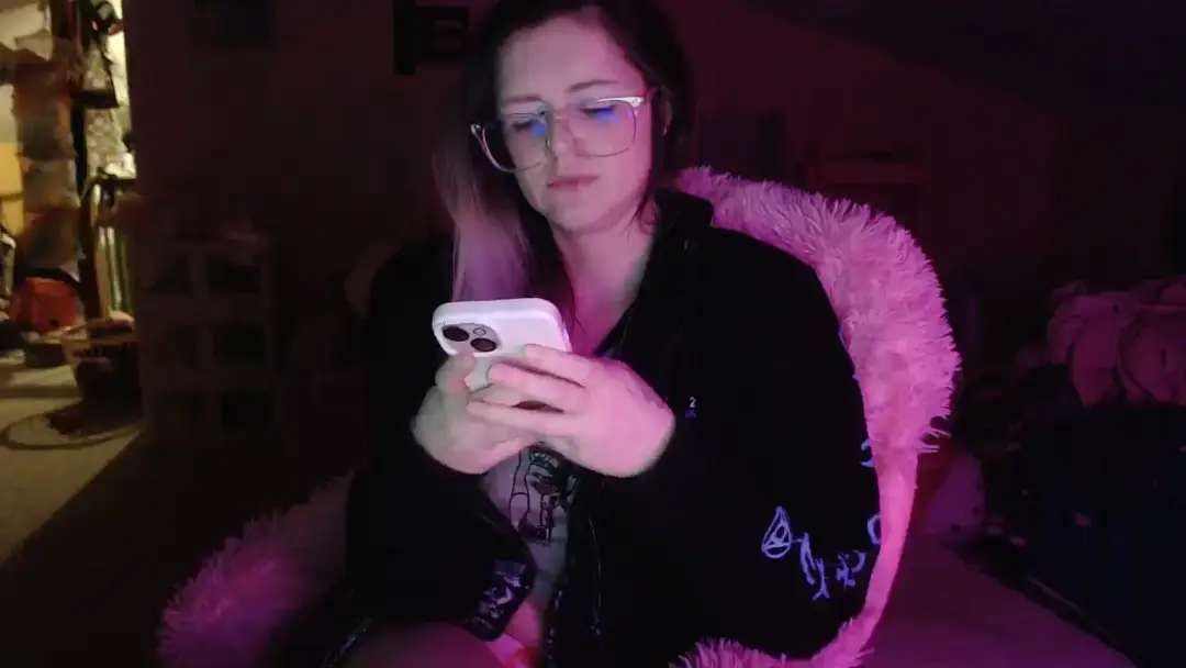 SilkieNix show preview