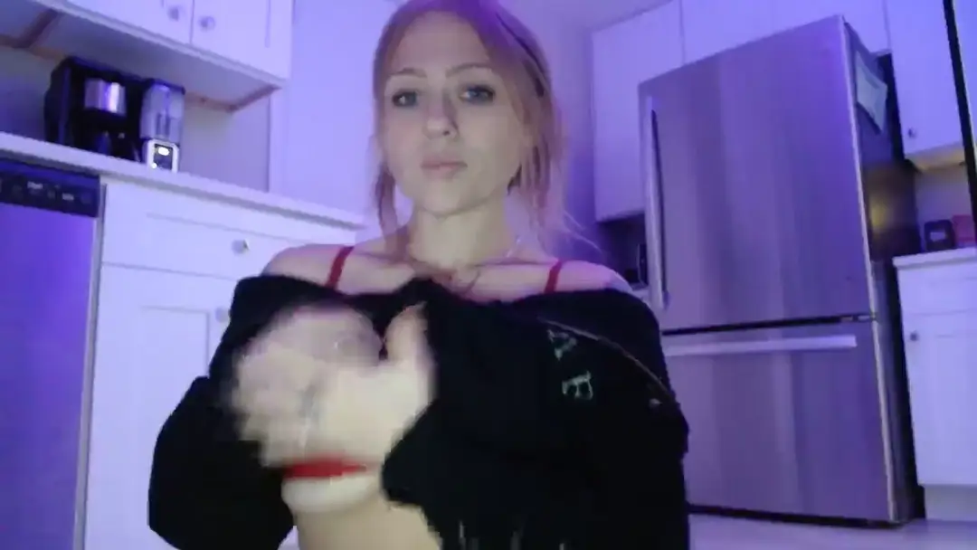 SneakyAlice video #100390