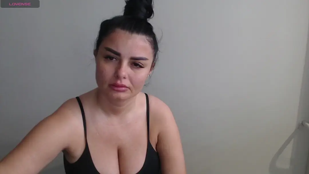 Issabela18 show preview