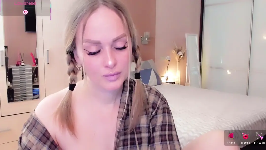 Libby_Nora show preview