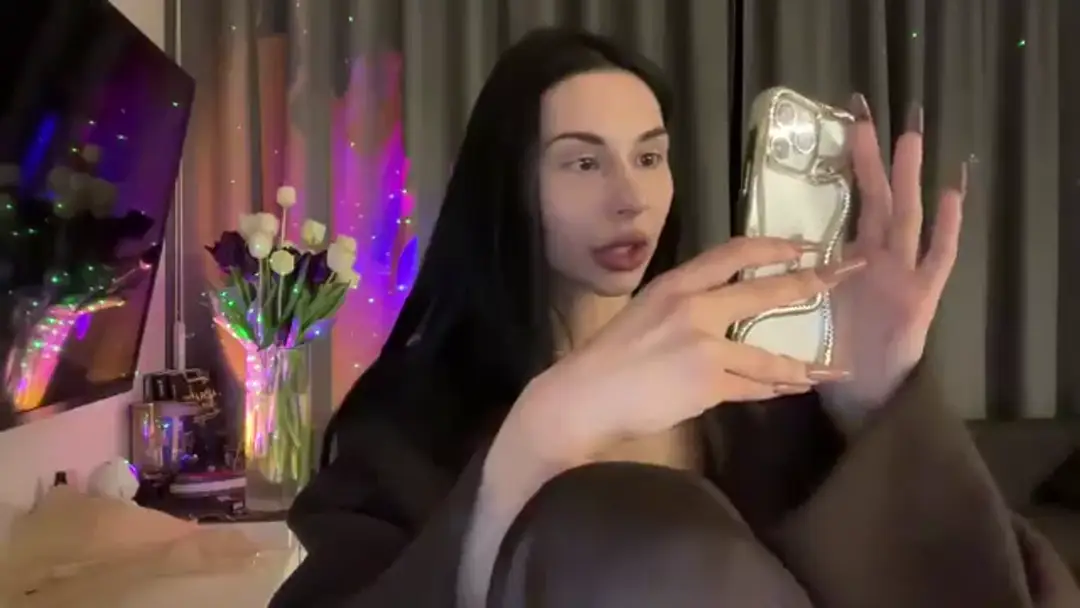 MoonevaEl show preview