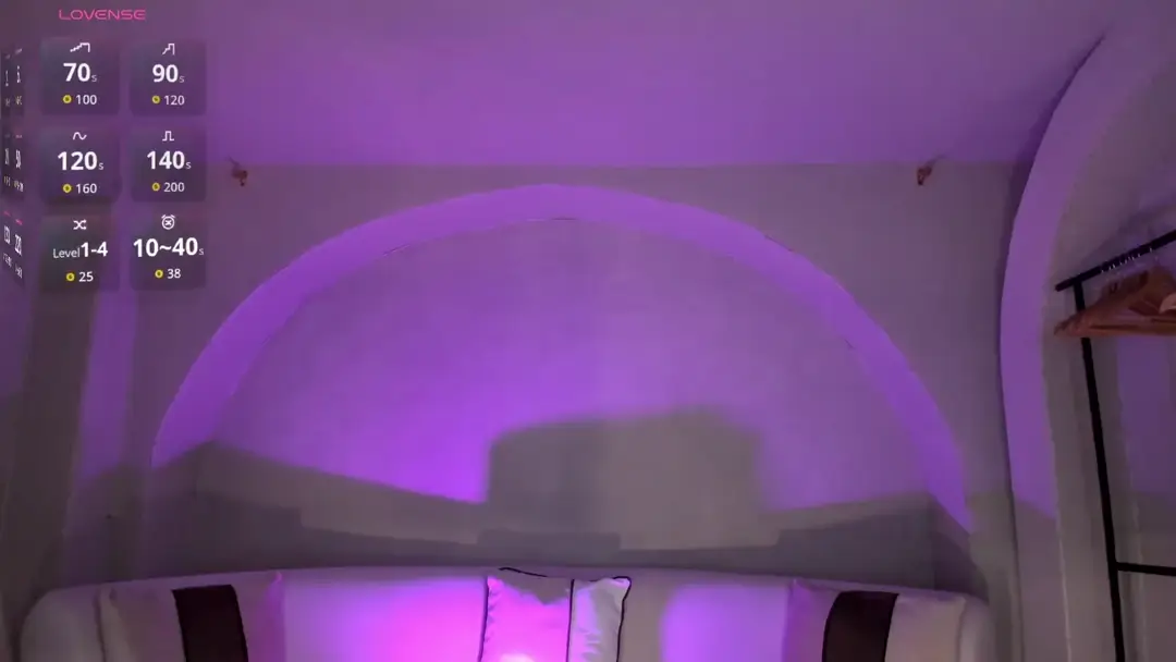 NiaHolland show preview