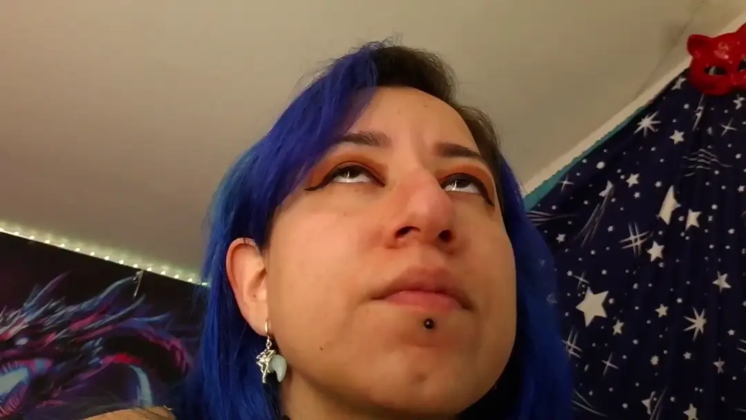 DanielleHoles show preview