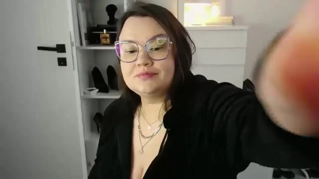 HollyKiss show preview